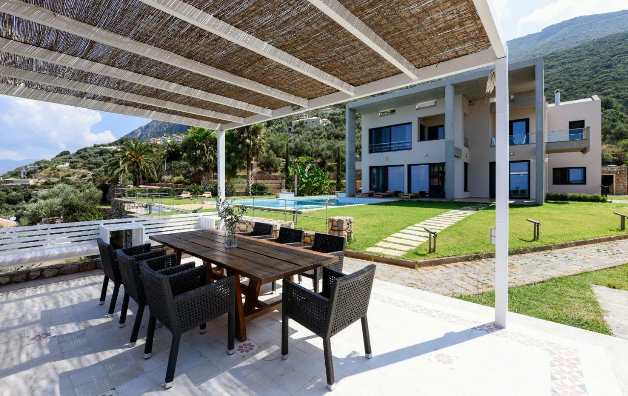 Landmark - Ορόσημο Verga Kalamata Bagian luar foto
